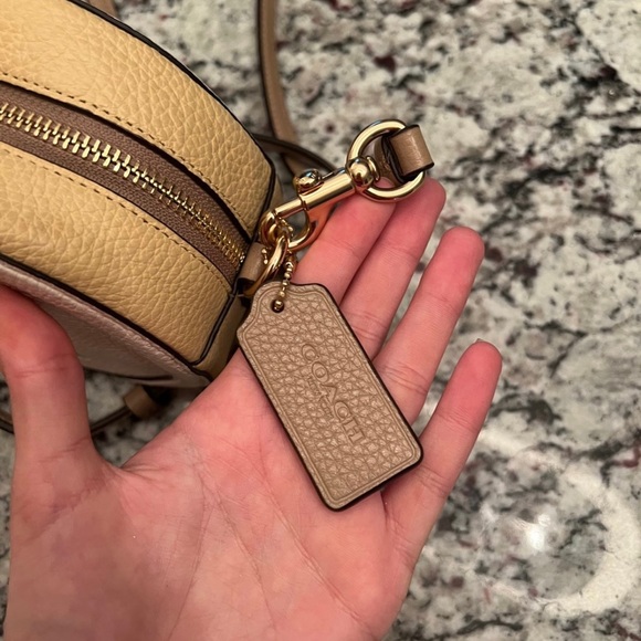 Coach - Picture 7 of 8